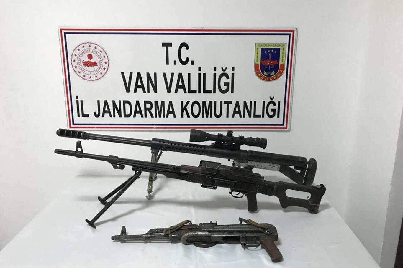 Van’da PKK’ye yönelik operasyonlarda patlayıcı yapımında kullanılan malzeme ele geçirildi